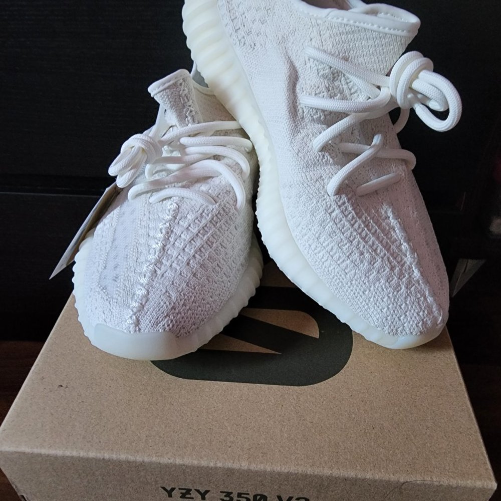 Yeezy new - Picture 2 of 4